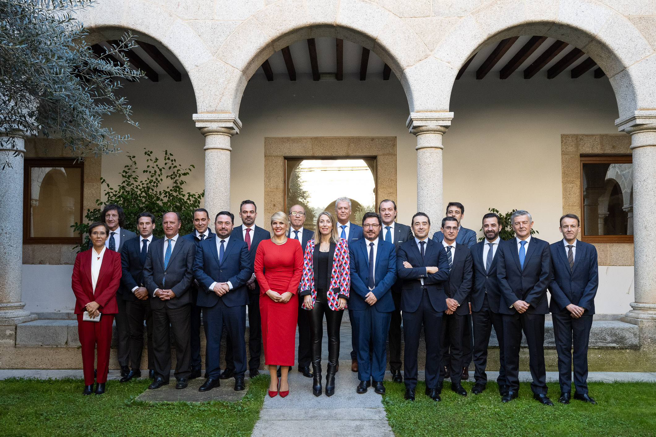 Las pymes y trabajadores autónomos de la región se beneficiarán del convenio de colaboración suscrito por la Sociedad de Garantía Recíproca Extremeña de Avales (EXTRAVAL) y diez entidades financieras que contó con el impulso de la Junta de Extremadura.